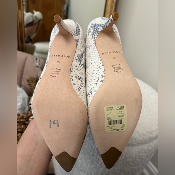 NEW Cole Haan Vesta White and Gray Snakeskin pointy toe heels - Picture 3 of 7